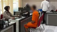 Pelaku ketika dibawa ke Mapolres Tuban guna proses penyidikan lebih lanjut. (Dok. Istimewa)