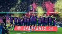 Skuad Barcelona rayakan gelar juara Liga Spanyol usai kalah 1-2 dari Real Sociedad pada hari Minggu (21/05/2023) dini hari WIB. (Twitter/Barcelona)
