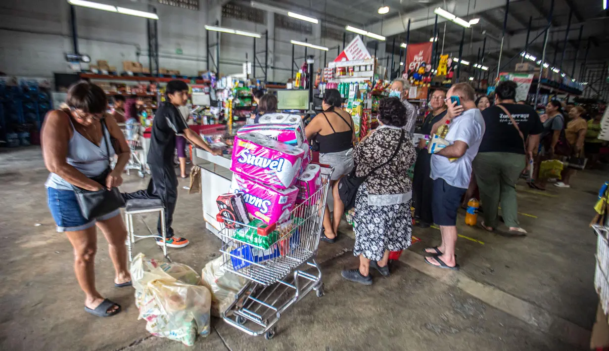 Badai Milton diperkirakan akan menghantam semenanjung Yucatan di Meksiko saat bergerak ke arah timur yang dengan cepat meningkat menjadi kategori tertinggi pada skala lima. (HUGO BORGES/AFP)