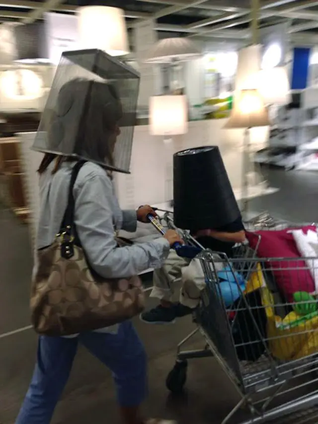 8 Tingkah Absurd Emak-Emak Saat Belanja, Bikin Ngelus Dada