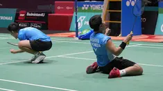 Ganda putri Indonesia Apriyani Rahayu/Siti Fadia Silva Ramadhanti berselebrasi usai mengalahkan Zhang Shu Xian/Zheng Yu dari China pada pertandingan final turnamen bulu tangkis Malaysia Open di Bukit Jalil Axiata Arena, Kuala Lumpur, Malaysia, Minggu (3/7/2022). Apri/Fadia menang dengan skor 21-18, 12-21, dan 21-19. (AP Photo/Vincent Thian)