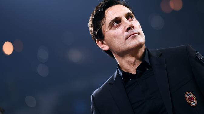 Vincenzo Montella membawa AC Milan memenangkan trofi Piala Super Italia pada 2017. (MARCO BERTORELLO / AFP)