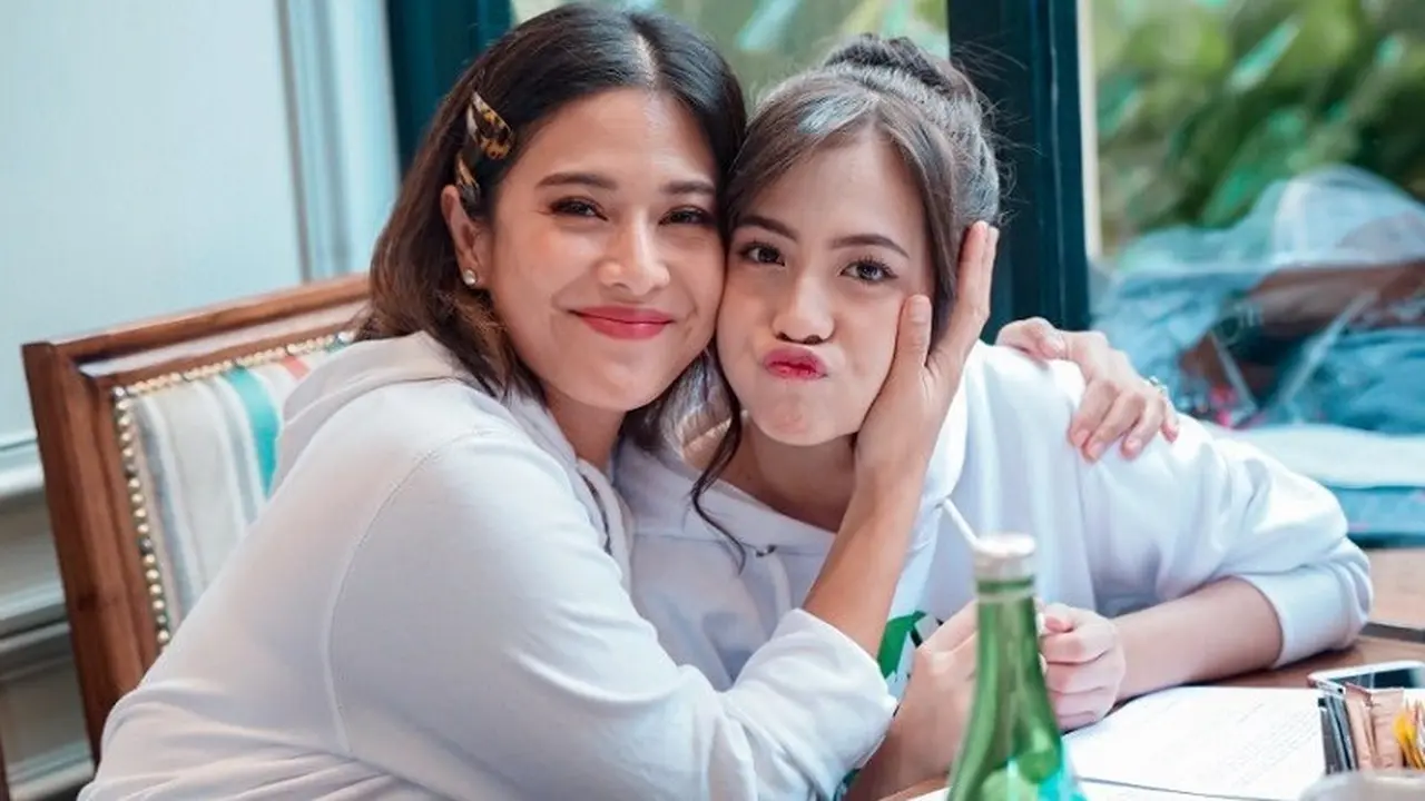 Kedekatan Dian Sastro dan Adhisty Zara