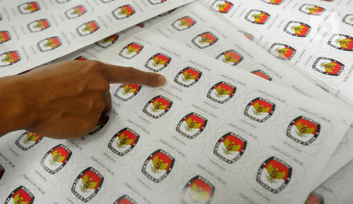 KPU menyediakan 3.280.644 buah bilik suara, di mana terdapat empat bilik suara per tempat pemungutan suara (TPS). (merdeka.com/Arie Basuki)