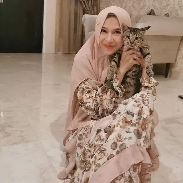 Masih Lajang di Usia 55 Tahun, Ini 6 Potret Terbaru Sylvana Herman. (Sumber: Instagram/silvanahermanreal_ano)