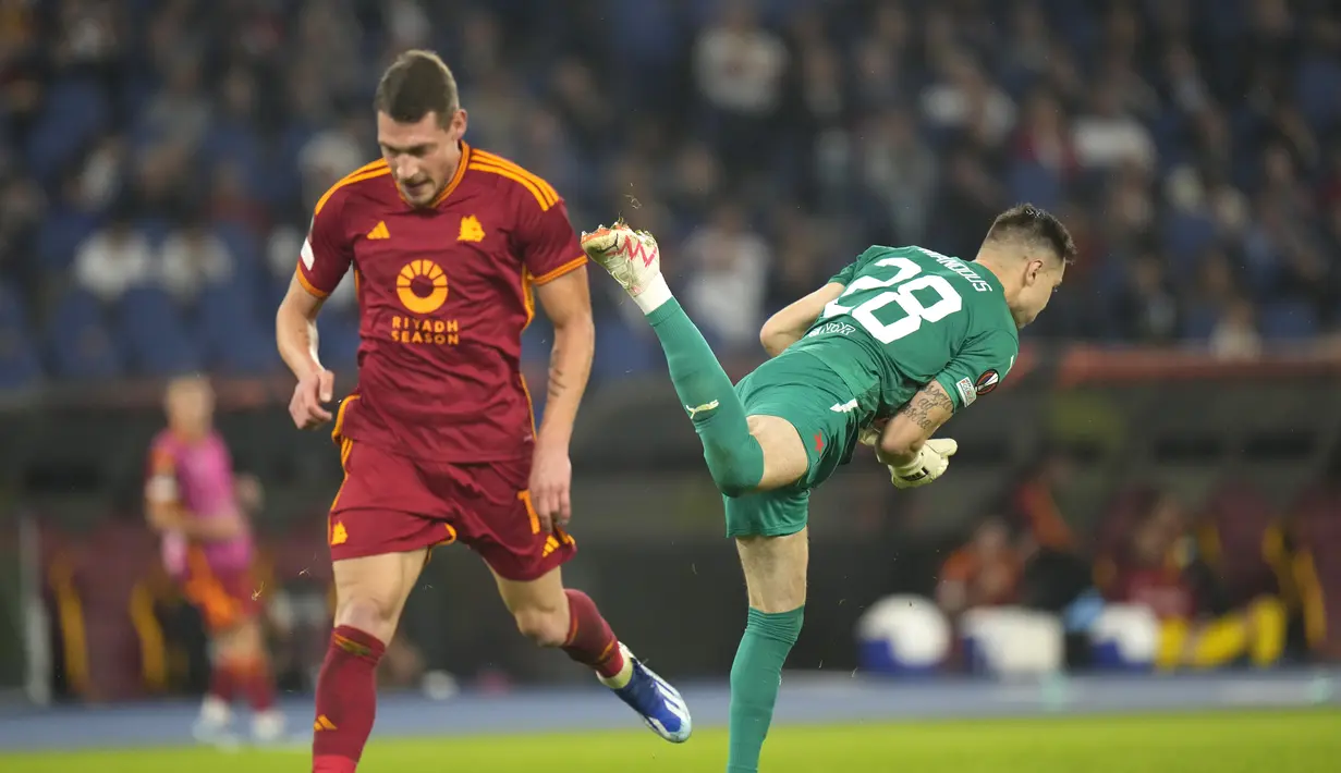 Berkat hasil ini, Roma pun semakin kokoh bertengger di puncak klasemen Grup G dengan poin 9. (AP Photo/Alessandra Tarantino)