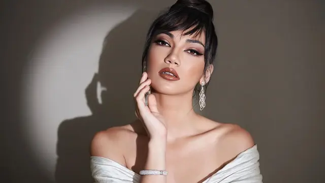 8 Pemotretan Haico Van der Veken dengan Makeup Tebal Ini Curi Perhatian