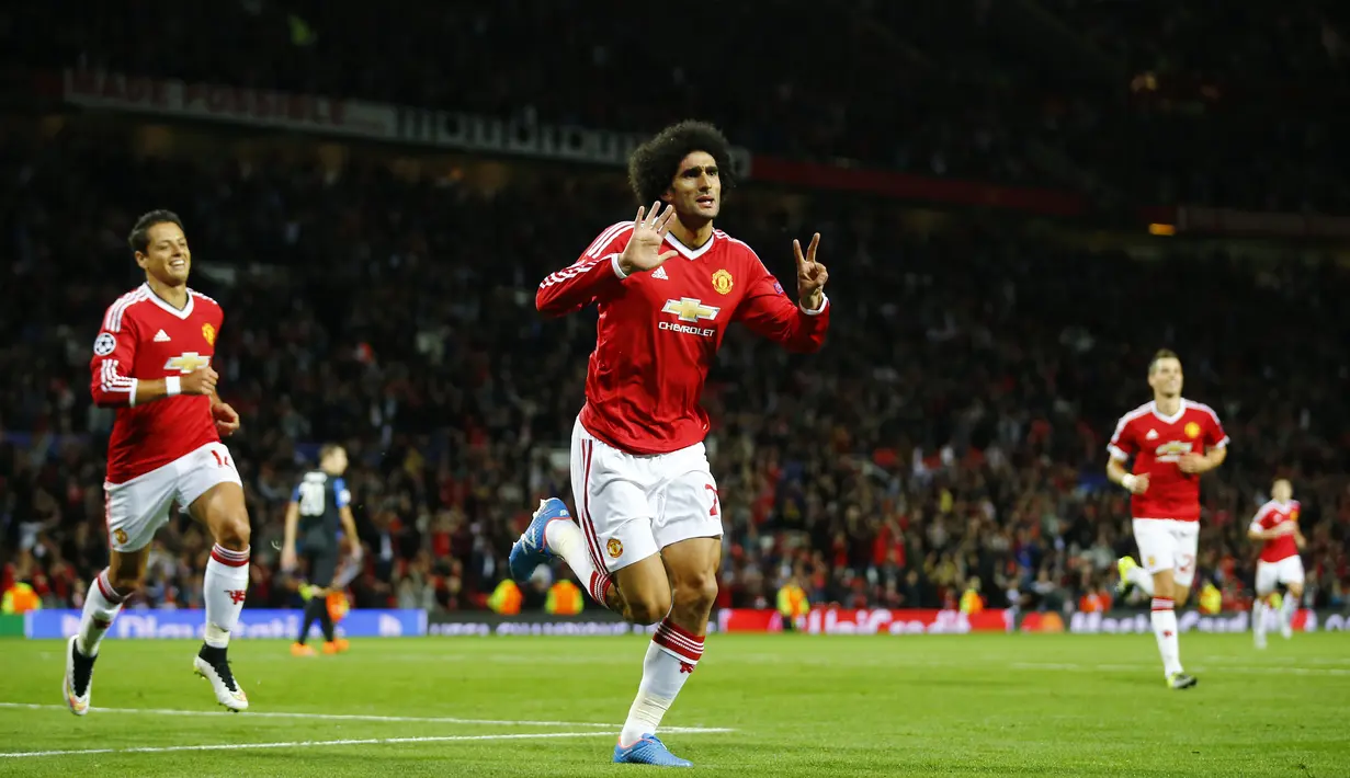 Marouane Fellaini merayakan gol yang dicetaknya ke gawang Club Brugge. (Reuters/Darren Staples) 
