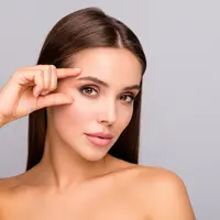 Ilustrasi alis mata yang mempesona di Hari Valentines (copyright shutterstock)