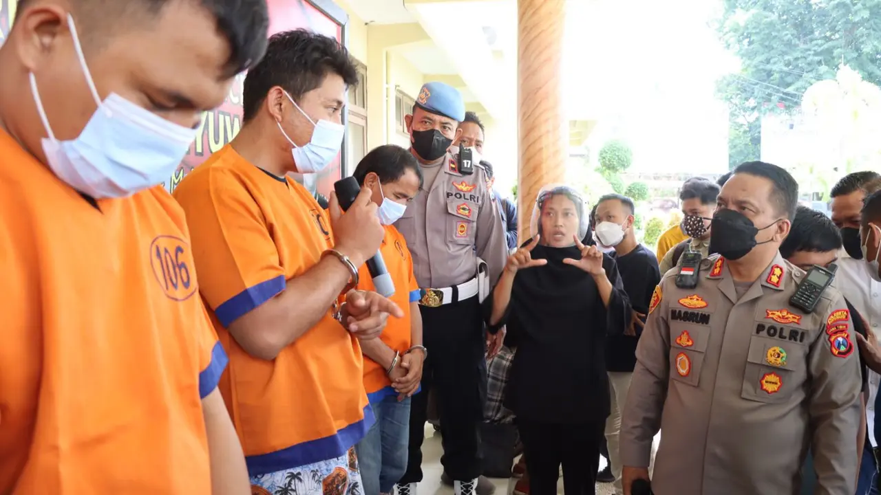 3 Pembobol ATM diamankan di Polresta Banyuwangi. (Dian Kurniawan/Liputan6.com)