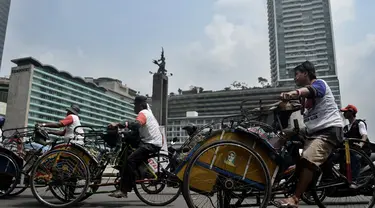 Jakarta menjadi salah satu kota terpadat di dunia. Lantaran banyak orang dari berbagai daerah datang ke Jakarta untuk mencari pekerjaan ataau pun menuntut ilmu di Universitas-universitas yang ada di Ibukota.