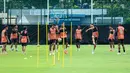 Jordi Amat dan Thales Lira absen akibat hukuman akumulasi kartu, Mauro Zijlstra harus menepi akibat cedera, Shayne Pattynama.mengalami sakit, dan Cyrus Margono tak masuk ke dalam skuad utama. (Bola.com/Bagaskara Lazuardi)
