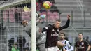 Tak hanya di level klub, Gianluigi Donnarumma, juga berhasil menembus skuat Timnas Italia. Pria kelahiran Castellammare di Stabia itu berhasil debut bersama Azzurri saat laga persahabatan melawan Prancis. (AFP/Olivier Morin)