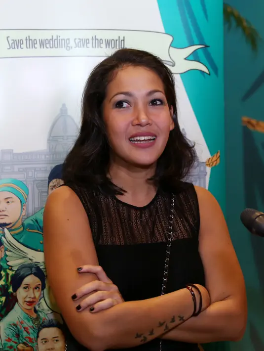 "Selain kami kangen bermain bersama teman-teman ini, juga merupakan sebuah tantangan baru untuk kami duet sebagai produser, suatu proses pembelajaran yang asik untuk kami berdua di balik layar," kata Mieke Amalia. (Nurwahyunan/Bintang.com)