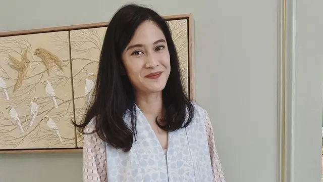 Potret Gaya Rambut Dian Sastrowardoyo dari Kecil hingga Berusia 40 Tahun