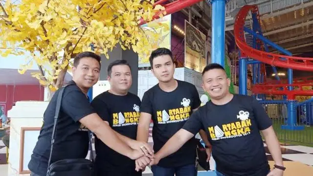 Arbi Leo dan kawan-kawan. (Foto: Koleksi Pribadi)