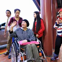 Yana Zein akan berangkat ke Cina untuk menjalani pengobatan kanker. (Adrian Putra/Bintang.com)