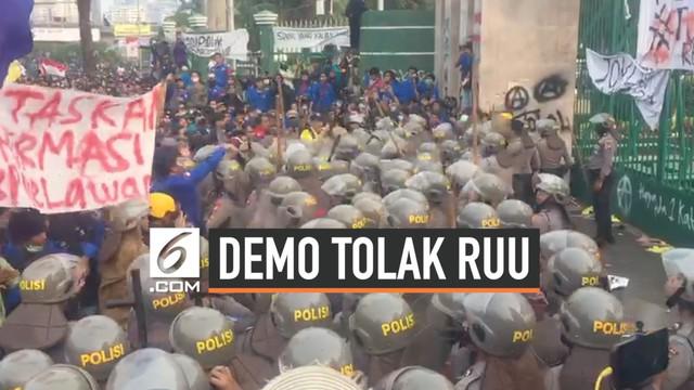 Berita Bubarkan Mahasiswa Di Depan Dpr Hari Ini Kabar Terbaru Terkini Liputan6 Com