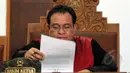 Hakim tunggal Sihar Purba memimpin sidang praperadilan mantan Menteri ESDM, Jero Wacik di PN Jakarta Selatan, Selasa (28/4). Dalam sidang putusan tersebut, PN Jaksel menolak praperadilan yang diajukan Jero Wacik terhadap KPK. (Liputan6.com/Helmi Afandi)