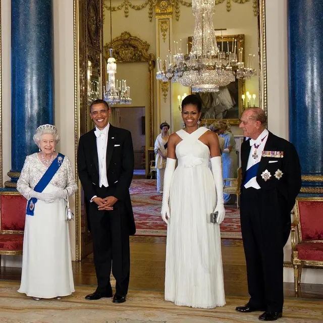 Barack Obama dan Michelle Obama saat menemui Ratu Elizabeth II dan Charles III