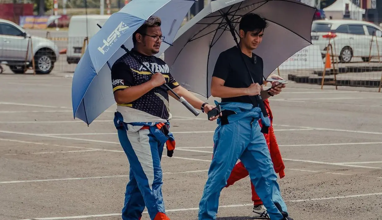 Bukan secara instan, Teuku Ryan diketahui punya tim balapan yang terbilang solid. Mereka bahkan sudah lama dan kerap melakukan latihan dalam menyongsong berbagai perlombaan. (Liputan6.com/IG/@teukuryantr).