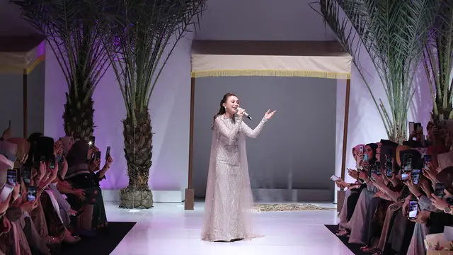 First Light, Debut Fashion Show Heaven Lights