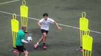 Pemain Timnas Indonesia U-20, Brandon Scheunemann saat melakukan pemusatan latihan untuk Piala Asia U-20 2023 di Lapangan C, Kompleks Stadion Utama Gelora Bung Karno (SUGBK), Jakarta, Rabu (08/02/2023). (Bola.com/Bagaskara Lazuardi)