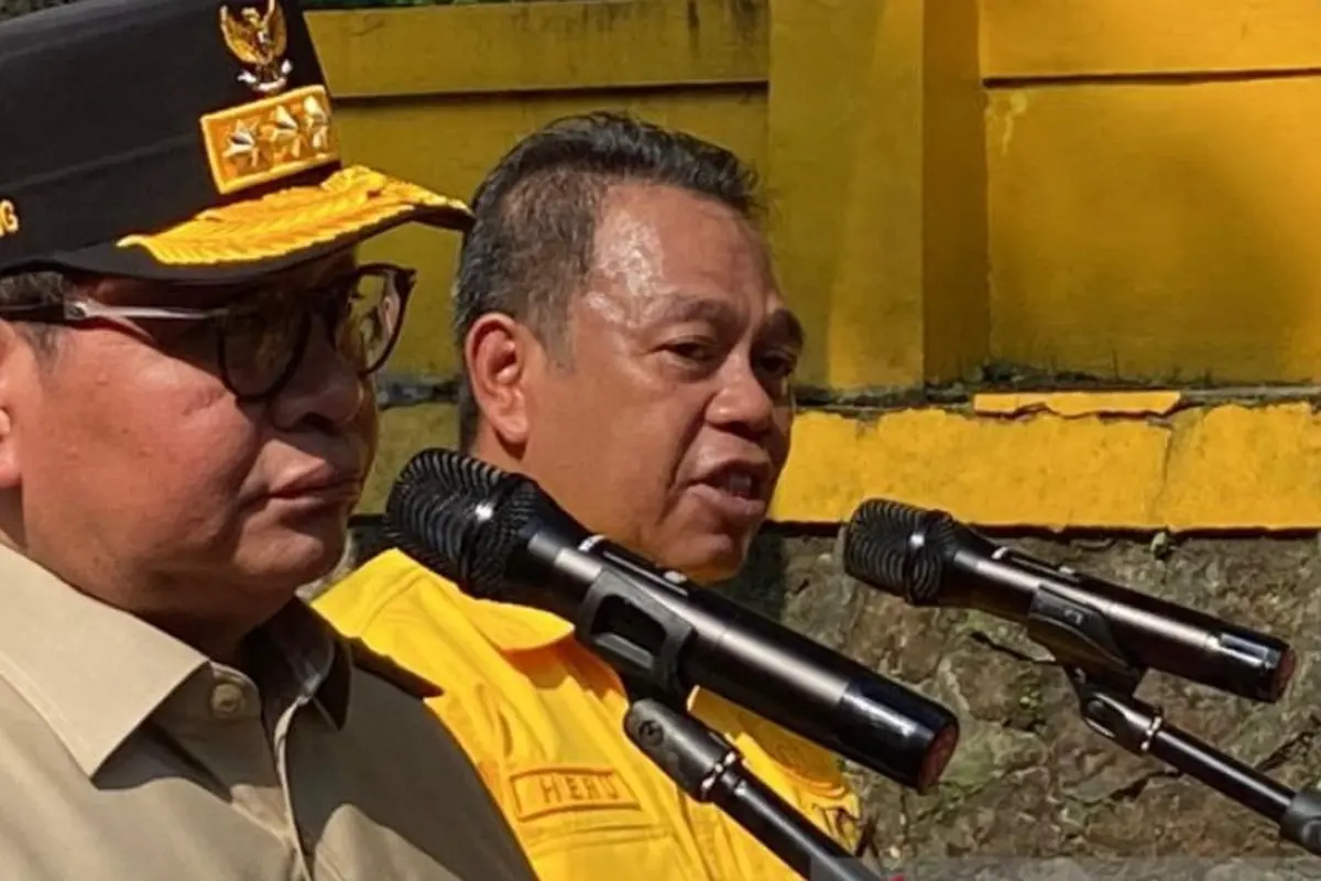 Gubernur DKI Jakarta Pramono Anung dan Kepala Dinas Bina Marga DKI Jakarta Heru Suwondo memberikan keterangan di Jakarta Timur, Selasa (14/4/2026).