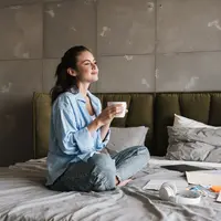 Ilustrasi perempuan me time/copyrightshutterstock/Dean Drobot