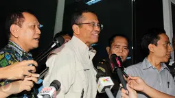 Dahlan Iskan memberikan keterangan kepada wartawan usai menjalani pemeriksaan di Kejaksaan Tinggi DKI Jakarta, Kamis (4/6/2015). Dahlan diperiksa sebagai saksi terkait pembangunan PLTU di Pulan Jawa, Bali dan NTB. (Liputan6.com/Helmi Afandi)