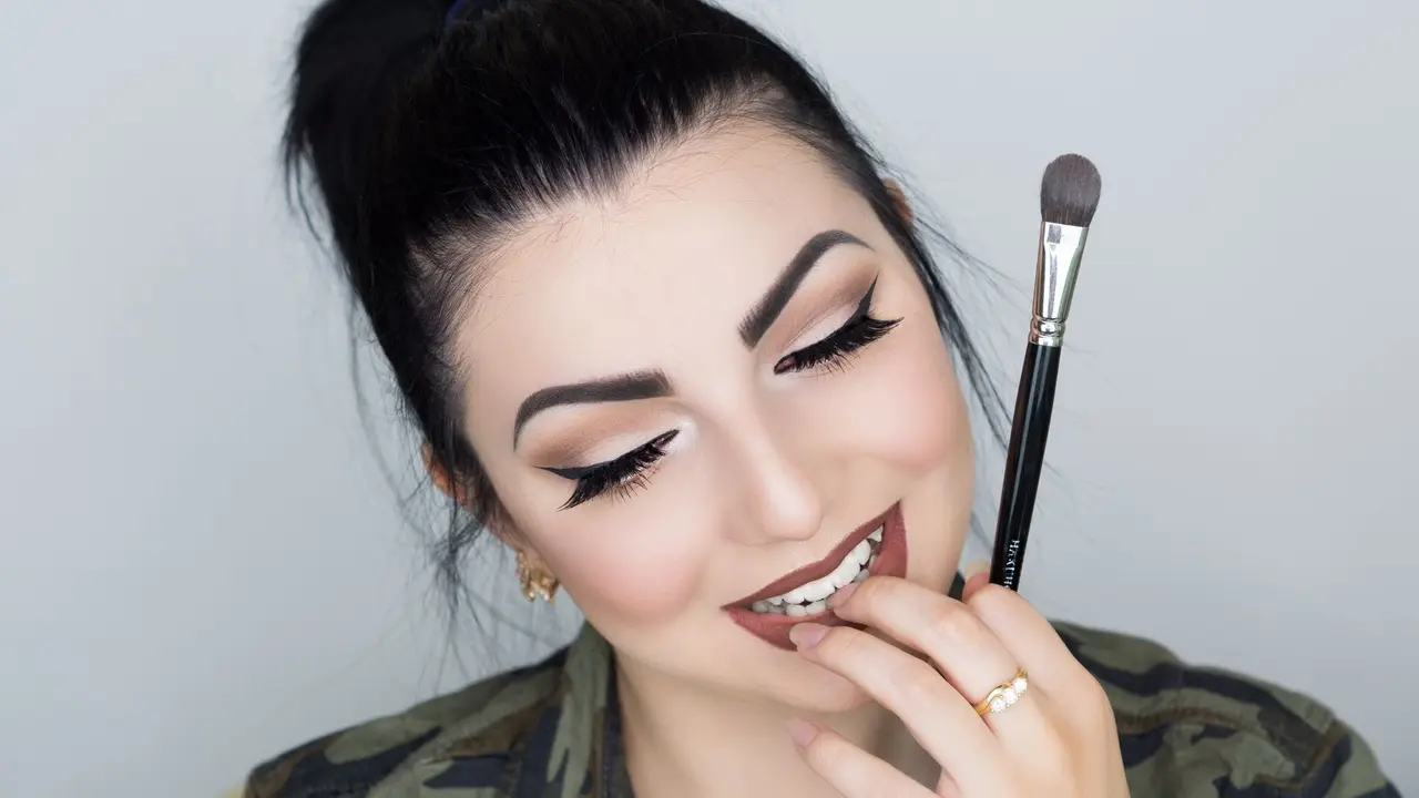 Bibir Hitam? Ini Warna Lipstik yang Cocok Buat Kamu