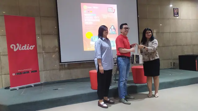 Vidio Goes to Campus menyambangi mahasiswa UKWMS Surabaya. (Dian Kurniawan/Liputan6.com)