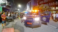 Mobil Bea Cukai yang rusak karena penyerangan oleh belasan orang tak dikenal di Pekanbaru. (Liputan6.com/M Syukur)