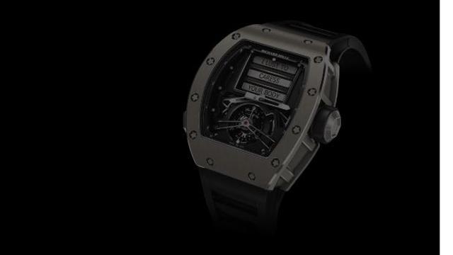 Jam Tangan Erotis Milik Drake yang Dipakai Saat Dukung Tim Basket Kesayangan