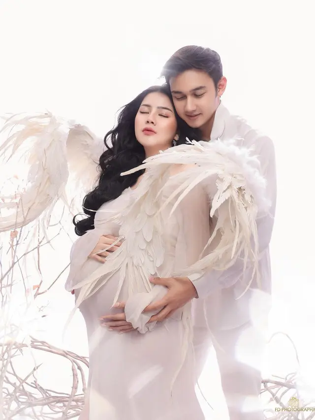 6 Potret Maternity Shoot Felicya Angelista dengan Nuansa Putih, Bak Bidadari