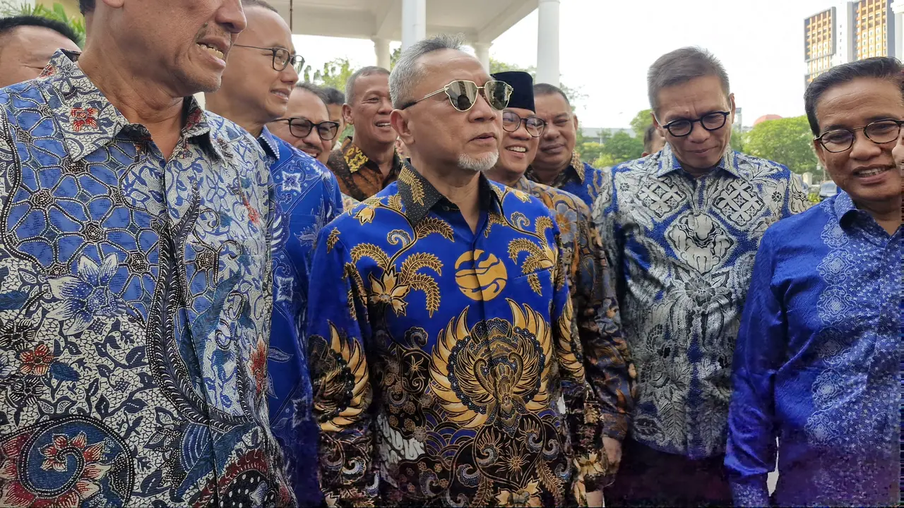 Ketua Umum Partai Amanat Nasional (PAN) Zulkifli Hasan sebelum pertemuan di Kompleks Istana Kepresidenan Jakarta, Jumat (10/5/2024)