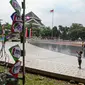 Wisatawan saat mengunjungi TMII, Jakarta, Kamis (20/8/2020). Libur panjang yang bertepatan tahun baru islam di manfaatkan masyarakat bersama keluarga  berlibur ke sejumlah tempat wisata. (Liputan6.com/Faizal Fanani)