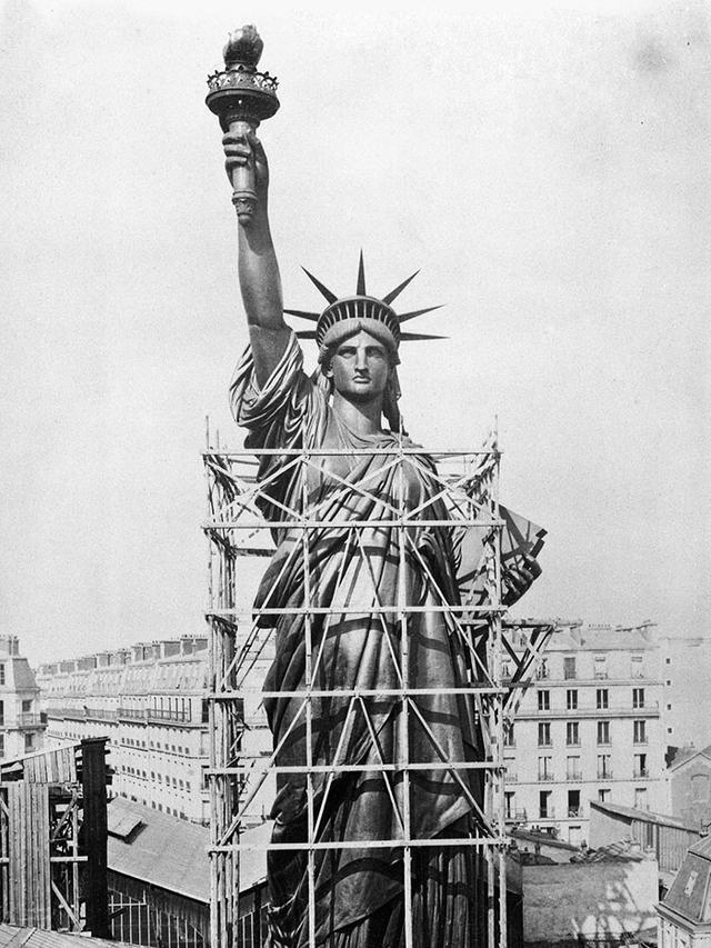 Potret Lawas 7 Landmark Dunia Saat Masa Pembangunannya