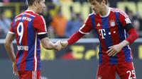 Thomas Mueller selebrasi dengan Robert Lewandowski ( REUTERS/Ina Fassbender )