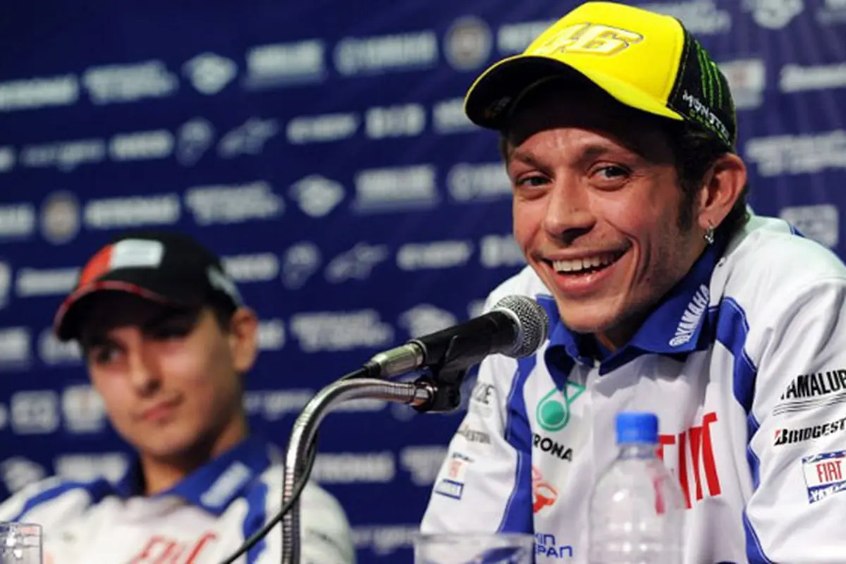 valentino-rossi-lorenzo--130125-logo.jpg