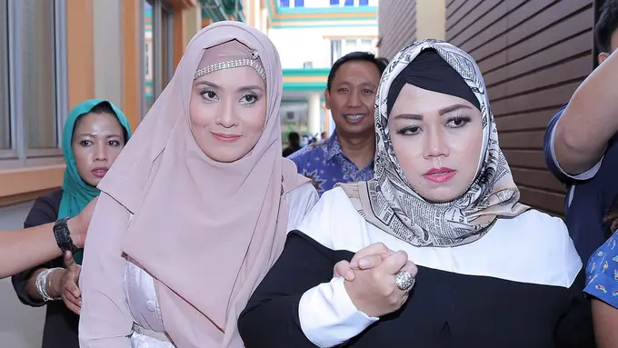 [Bintang] Elma Theana dan Ina Rachman