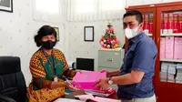 Pelimpahan berkas korupsi oksigen dan gas di Rokan Hulu oleh jaksa di Pengadilan Tipikor pada Pengadilan Negeri Pekanbaru. (Liputan6.com/M Syukur)