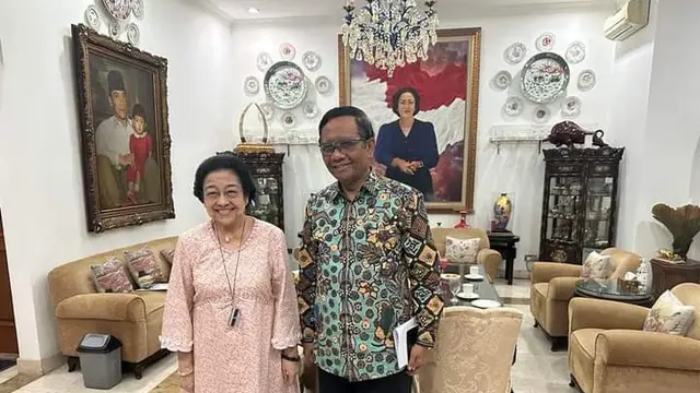 Menteri Koordinator Politik, Hukum dan Keamanan (Menkopolhukam) Mahfud Md dikabarkan menemui Ketua Umum PDIP Megawati Soekarnoputri di Menteng, Jakarta Pusat pada Selasa sore (17/10/2023). (Istimewa)