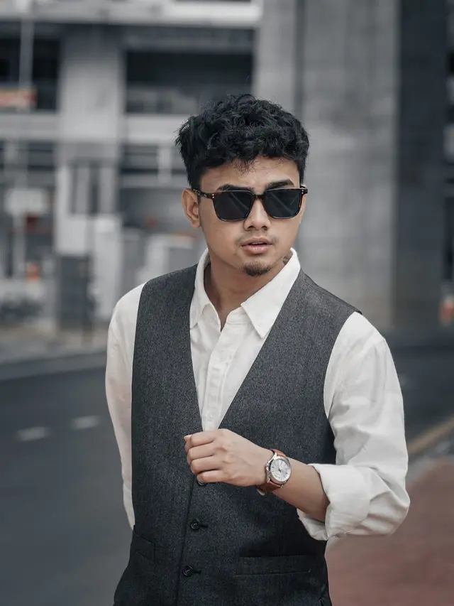 6 Potret Naufal Azrin, Penyanyi Lagu 'Casablanca' Asal Malaysia yang Sedang Viral