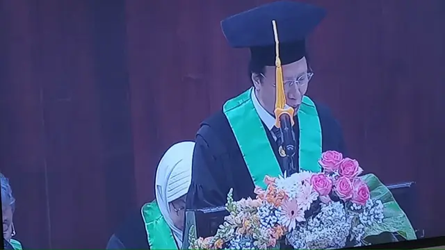 Dokter spesialis obstetri dan ginekologi Budi Iman Santoso dikukuhkan menjadi Guru Besar Tetap FKUI. (Foto: Fitri Haryanti)