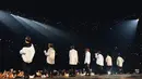 Konser BTS itu tak hanya dihadiri oleh para fans beratnya, tapi dihadiri juga oleh sahabat dari personel BTS yang berasal dari kalangan selebriti. (foto: bandwagon.asia)