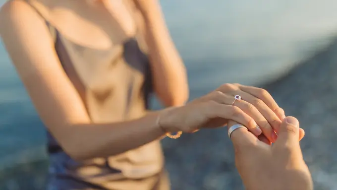 Arti Mimpi Dilamar Orang Tidak Dikenal