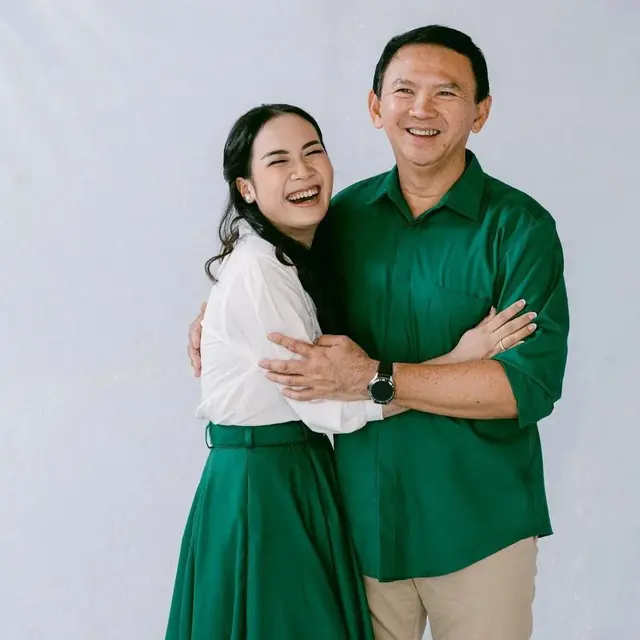 7 Gaya Pemotretan Keluarga Ahok dan Puput Nastiti Ini Curi Perhatian