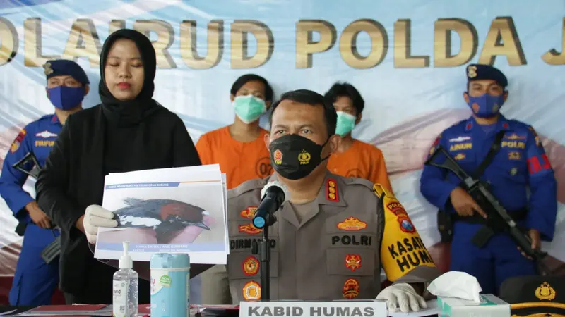 Polisi menangkap 4 pelaku perdagangan satwa dilindungi. (Dian Kurniawan/Liputan6.com).