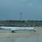 Pesawat Garuda terparkir di landasan pacu Terminal 3, Bandara Soekarno Hatta, Banten, Rabu (17/11/2021). Maskapai Garuda Indonesia akan menutup 97 rute penerbangannya secara bertahap hingga 2022 mendatang bersamaan dengan proses restrukturisasi yang tengah dilakukan. (Liputan6.com/Angga Yuniar)